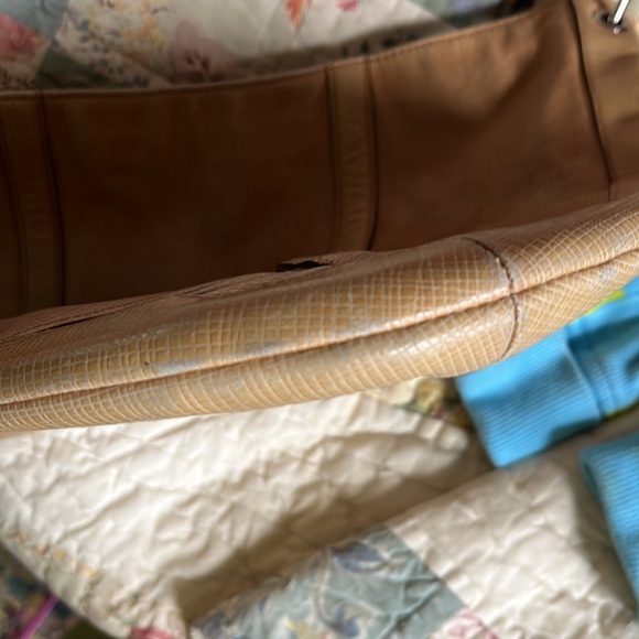 Calvin Klein   Shoulder Bag Tan  EUC 17w x 13h  Fine Stitching  hobo bag large - Picture 13 of 16